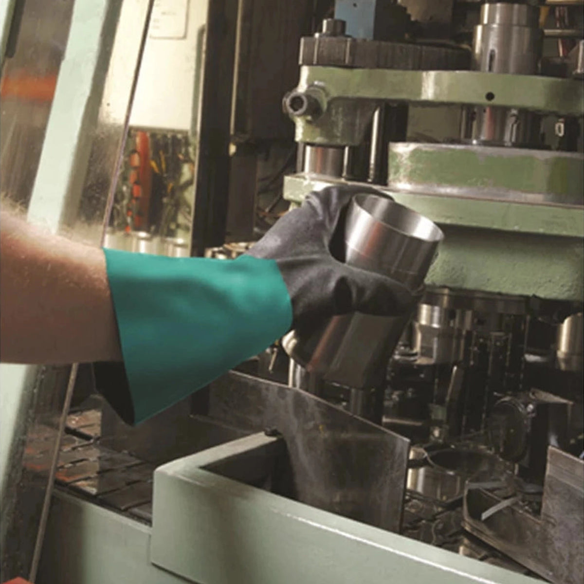 Ansell AlphaTec Chemical Gloves – Nitrile Grip