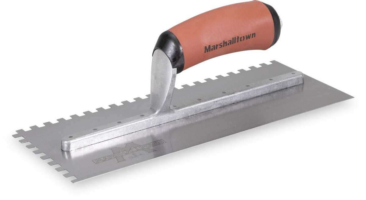Truelle crantée Marshalltown 702SD, dents carrées 1/4 po, droitier